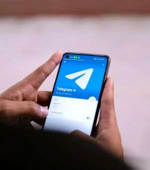 Institutul Elie Wiesel: „Mediul virtual a devenit unul al urii”